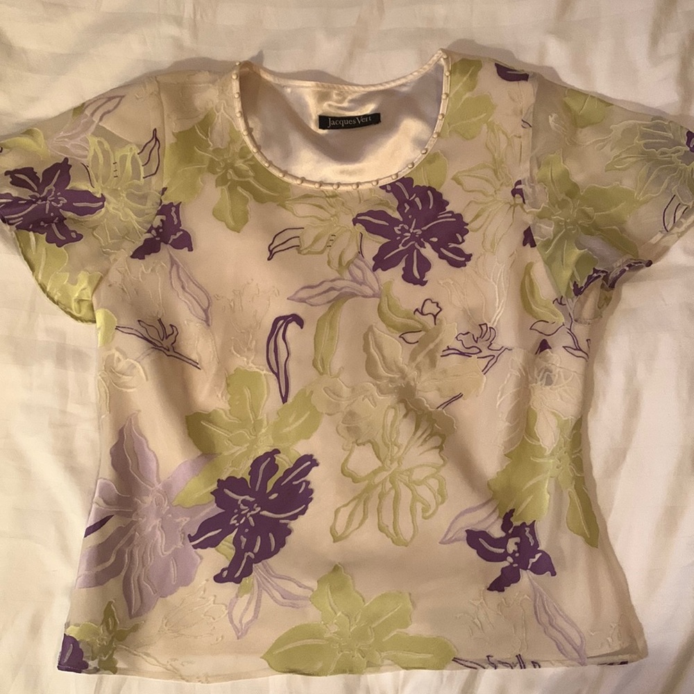 Jacques Vert cream w purple/celery green large floral flutter sleeve top EUC